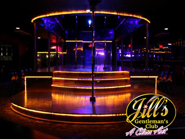 Jills-Gentlemens-Club-main-stage.